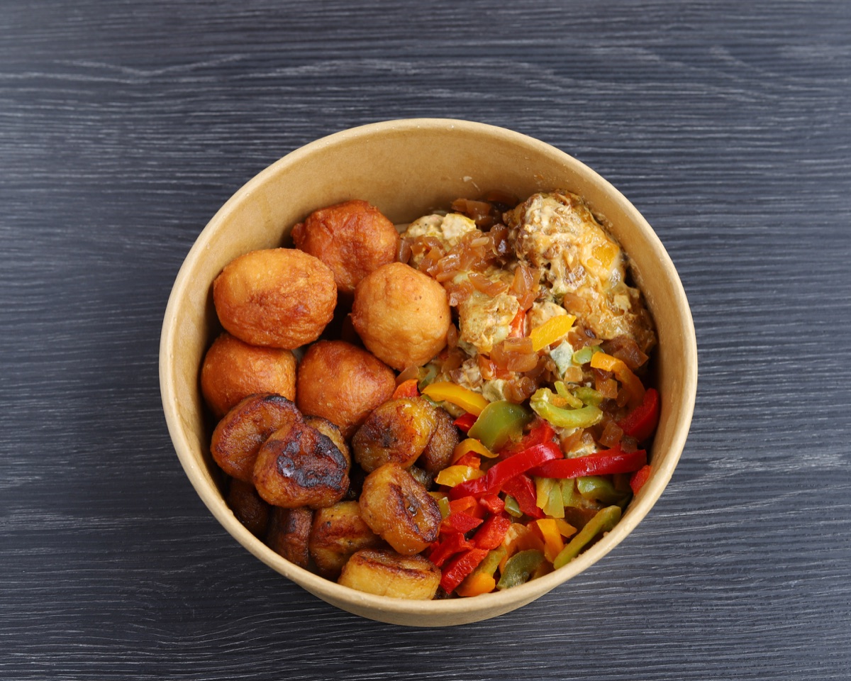 Bowl africain Poulet Mayo — poulet rôti mariné mayo maison 16€ chez African Poke Bowl Charleroi