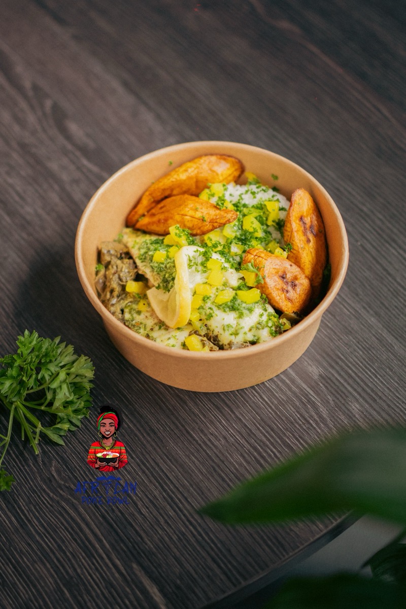 Bowl africain Tilapia grillé Riz & Pondu — 18,50€ feuilles de manioc